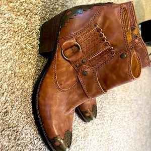 Pamela love for Nine West booties rare